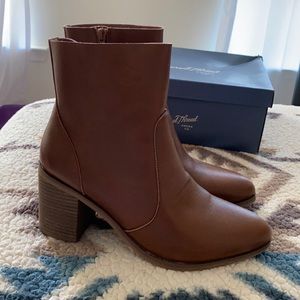 Universal thread boots